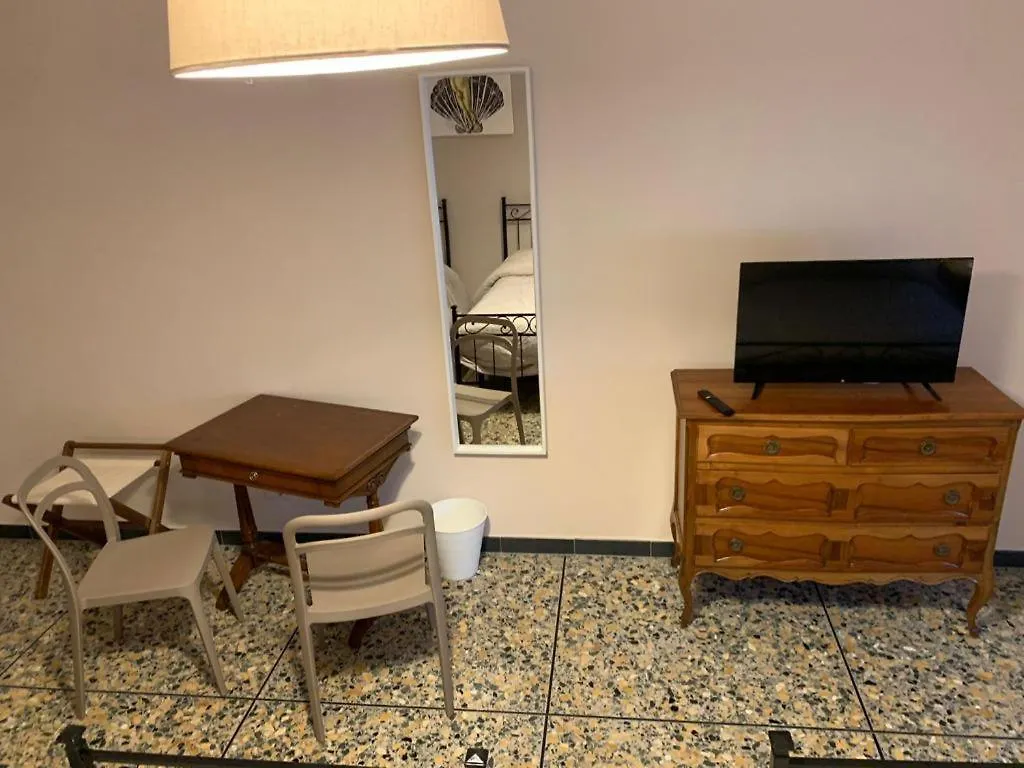 Ameli Room Florens 0*,  Italien