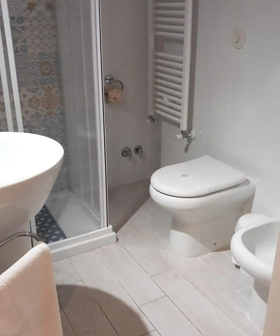 Ameli Room Florens
