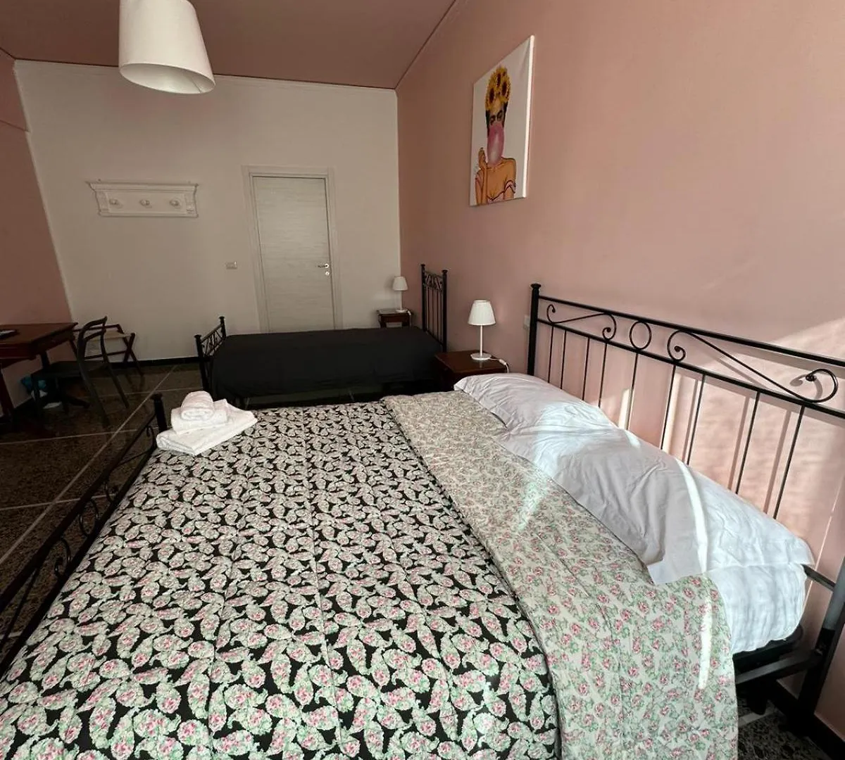 Ameli Room Florens Italien